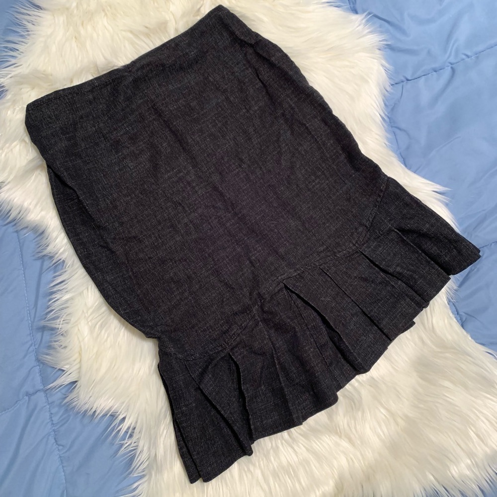 Pencil Skirt w/ Flair 🖤